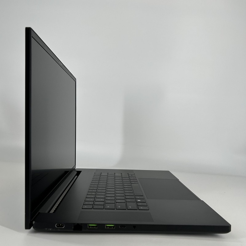 Razer Blade 18 240Hz QHD+ 2.2 GHz i9-13980HX 64GB 2TB RTX 4090 - THERMAL ISSUE gallery