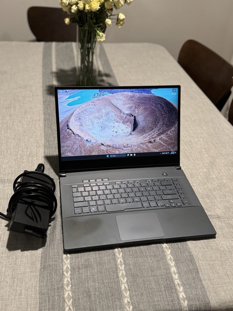 ASUS ROG Zephyrus M15 GU502LW | i7-10750H | RTX 2070 Max-Q | 16GB RAM | 1TB SSD