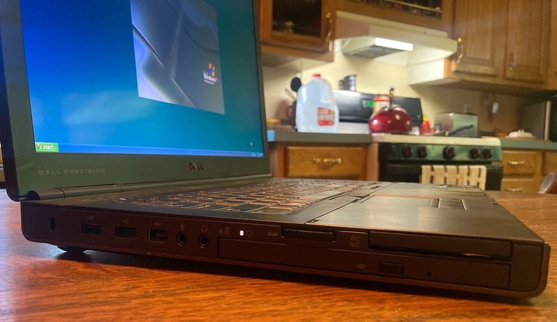 15.6" Dell E6520/30 Laptop Vintage Windows 7 Pro 64 Bit i5 2.5ghz 4gb 250gb DVD gallery