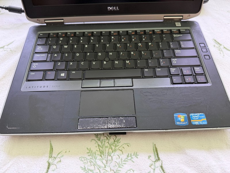 Dell Latitude E6330 Intel Core i5 boots but is locked - for parts only gallery