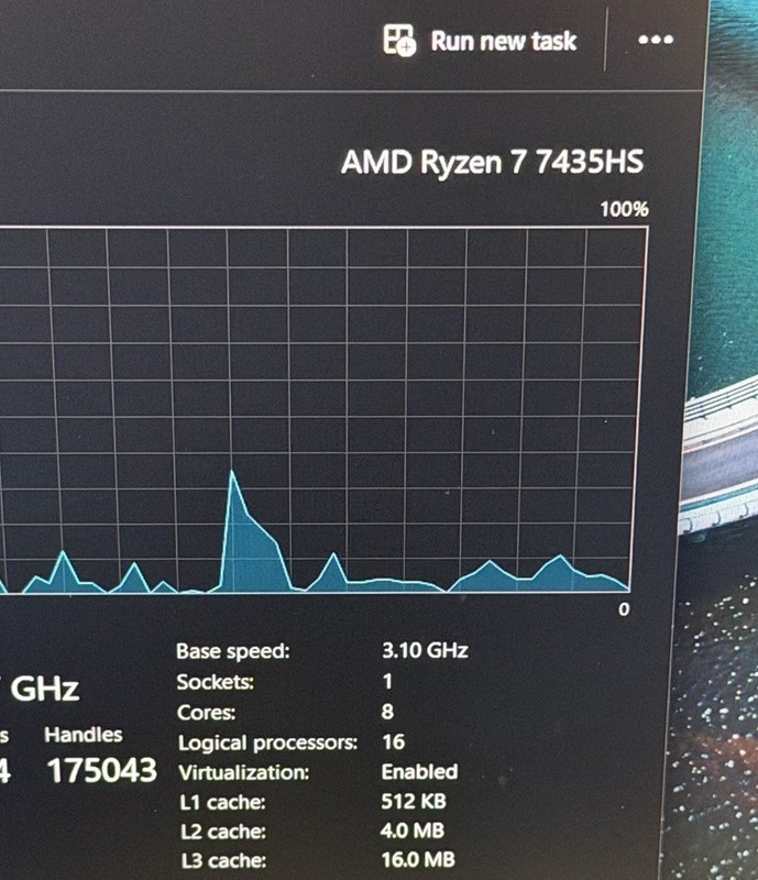 Lenovo LOQ 15ARP9 15.6" Ryzen 7 7435HS GeForce RT 4060 16GB RAM 512GB NVMe SSD gallery