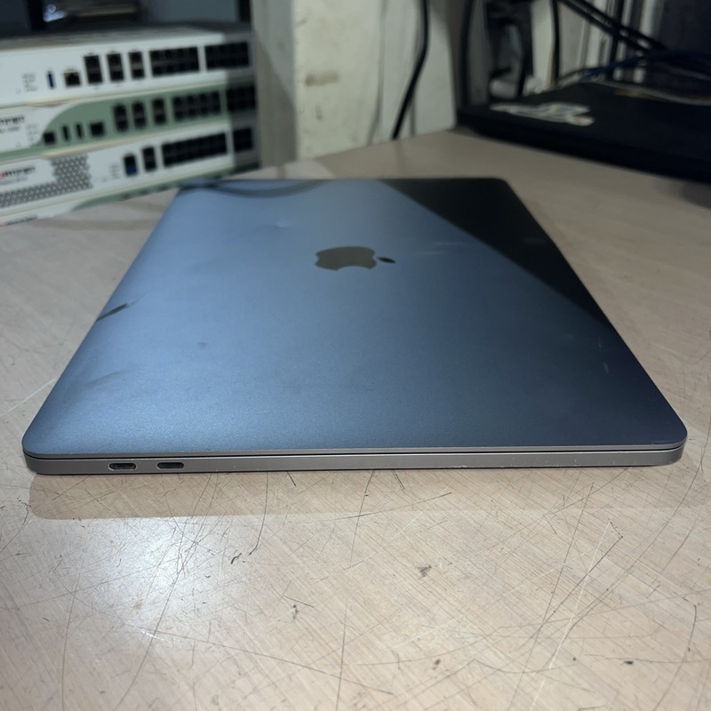 APPLE MACBOOK PRO 13" 2020 2TB CORE I5-8257U 1.4GHZ 8GB RAM 256SSD gallery