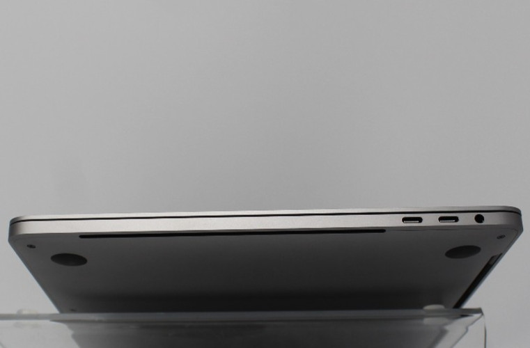 Apple MacBook Pro 15 A1989 2019 i5 8279U @ 2.4 GHz 13" 256 GB 8 GB Sequoia gallery