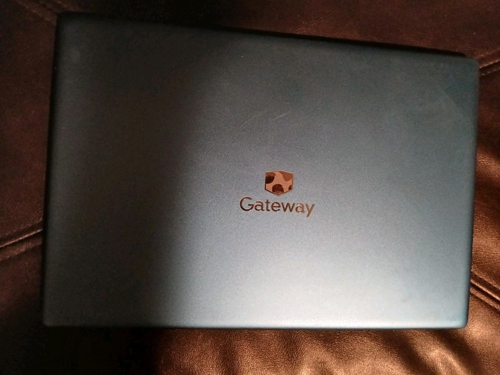 Gateway GWTN133-1BK 13.3" Ultra Slim Notebook – Snapdragon 850, LTE, 4GB RAM