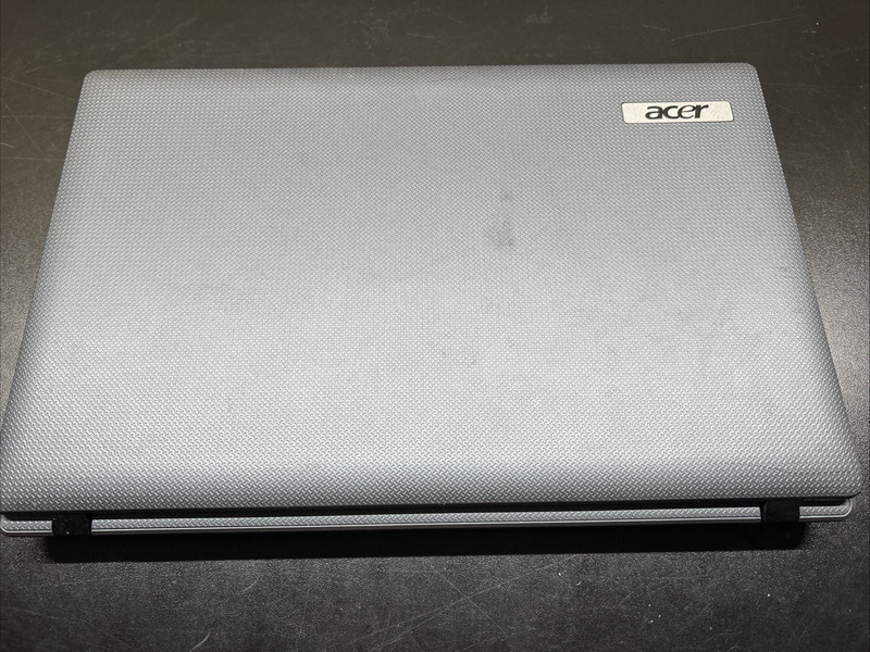 Acer Aspire 5250 Laptop AMD C-50 8GB RAM 320GB HDD Linux Mint - Needs Battery gallery
