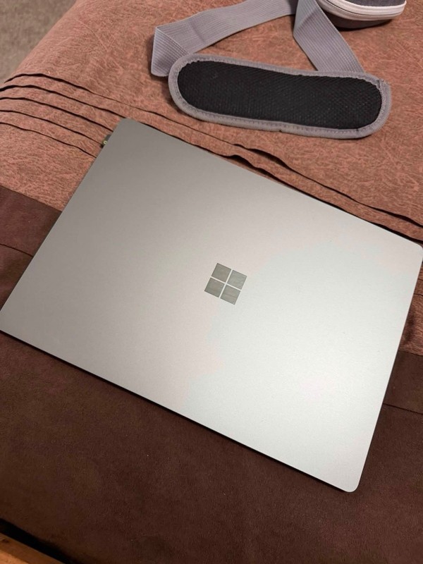 Microsoft Surface Laptop 13" i5 8GB 512 GB SSDSSD 2022 Gray Windows + Mouse Bag gallery