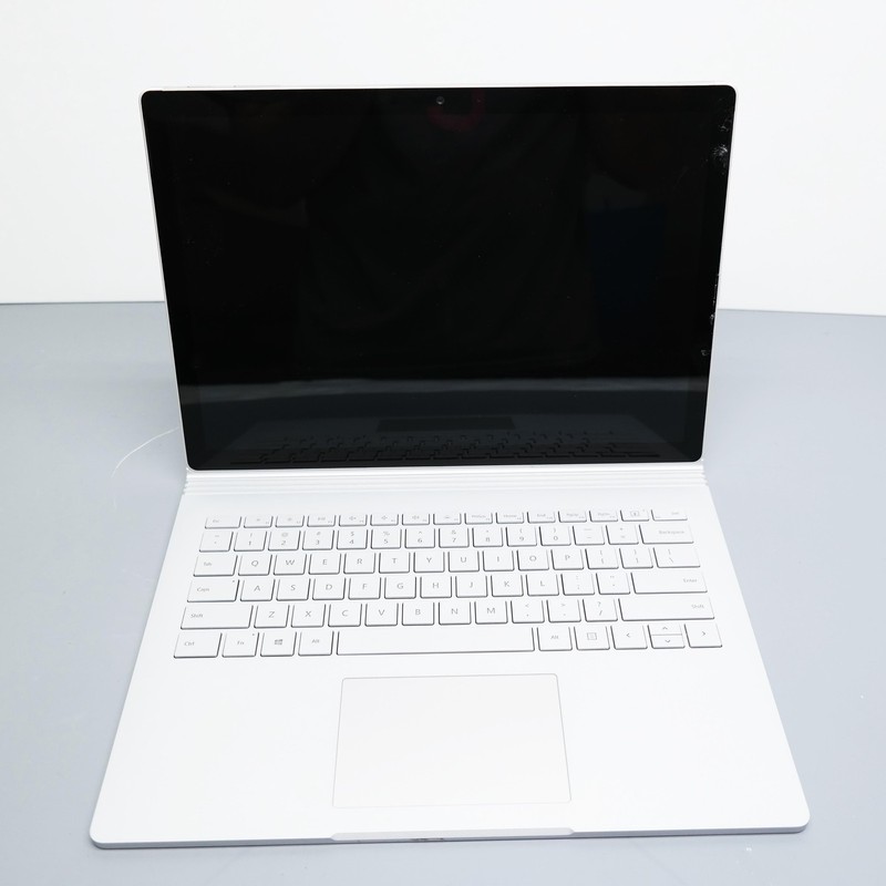 Microsoft Surface Book 2 13.5" Intel Core i5 8GB 256GB - Silver ISSUE gallery