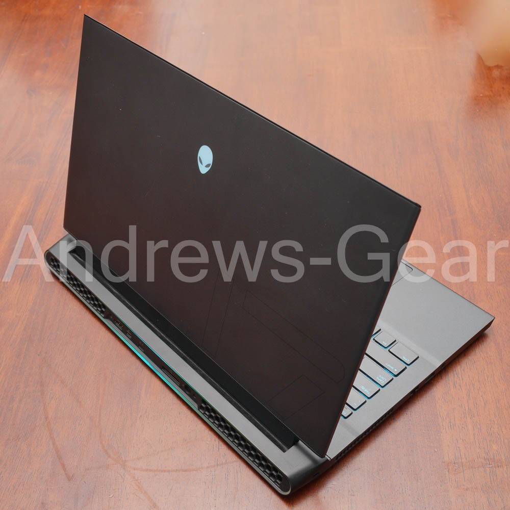 Alienware m17 R3 17.3" 144Hz i7-10750H RTX 2060 6GB 16GB RAM 512GB SSD gallery
