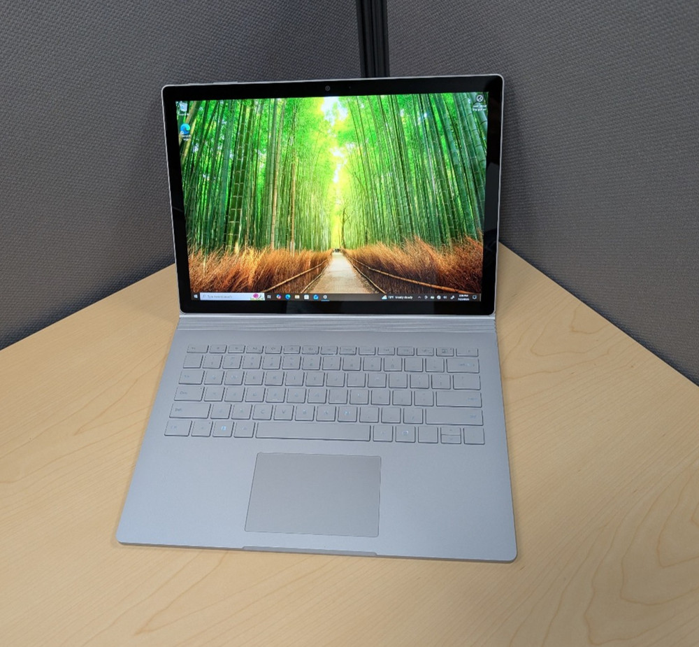 Microsoft Surface Book 2 13.5" Touchscreen 256GB SSD, Intel Core i5-7300U, 8GB