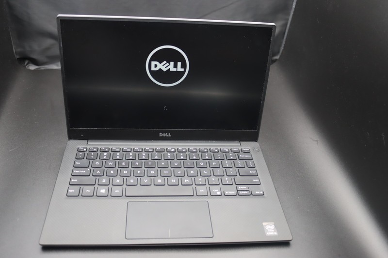 Dell XPS 13 9343, 13.3" Intel Core i5-5200U, 4GB RAM, 128GB. gallery