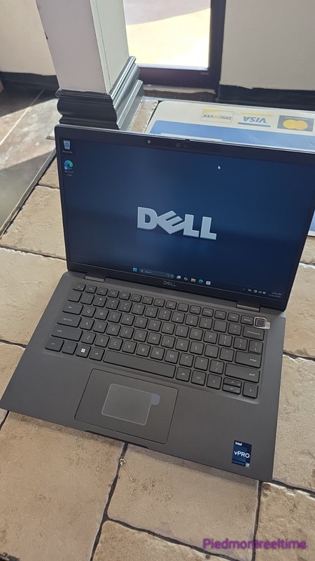 Dell Latitude 7330 13.3" FHD i7 1265U 2.69GHz Iris Xe 16GB 256GB Win11Pro Laptop gallery