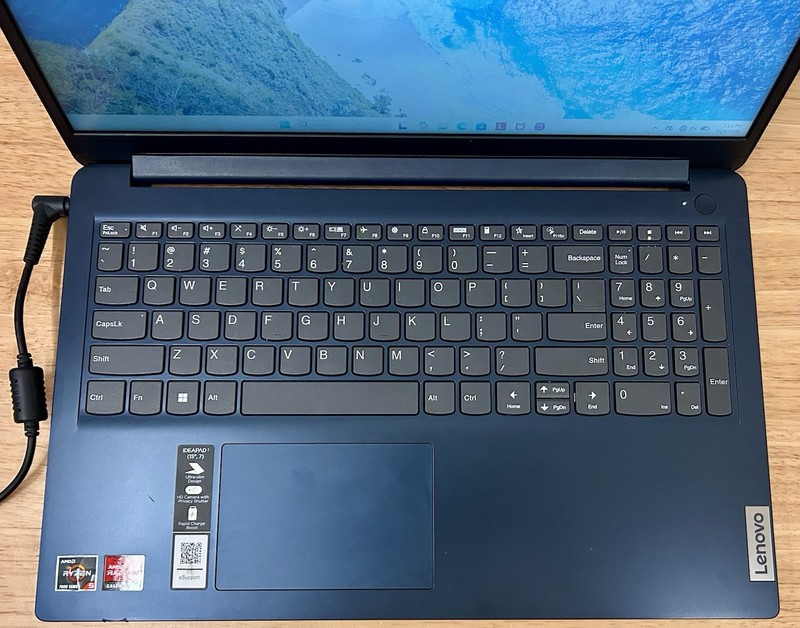 Lenovo IdeaPad 1 15AMN7 15.6" AMD Ryzen 5 7520U 8GB 256GB RadeonT 610M w Charger gallery