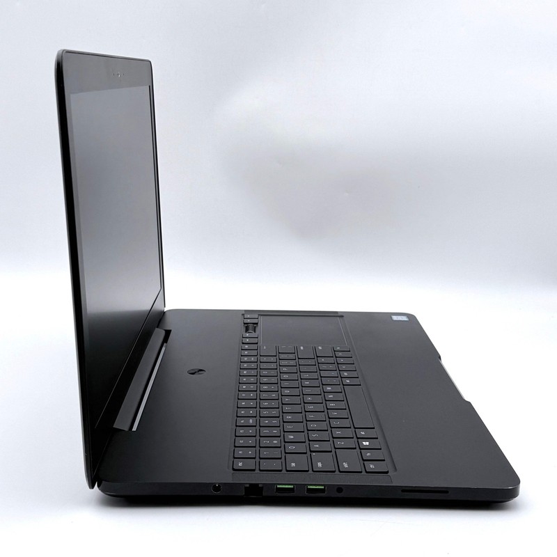 Razer Blade Pro 17 17.3-inch Gaming Laptop i7-7700HQ GTX 1060 16GB 256GB SSD + 2 gallery