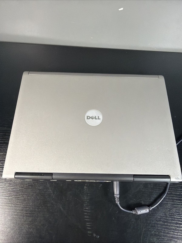 Dell Latitude D830 15.4" Laptop Core 2 Duo 2.4GHz 305.5 HDD Linux Mint 17.7 gallery