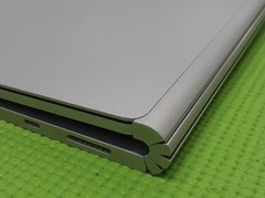 Microsoft Surface Book 3 i5-1035G7 8GB RAM 256GB SSD Win 11 Pro charger includ
