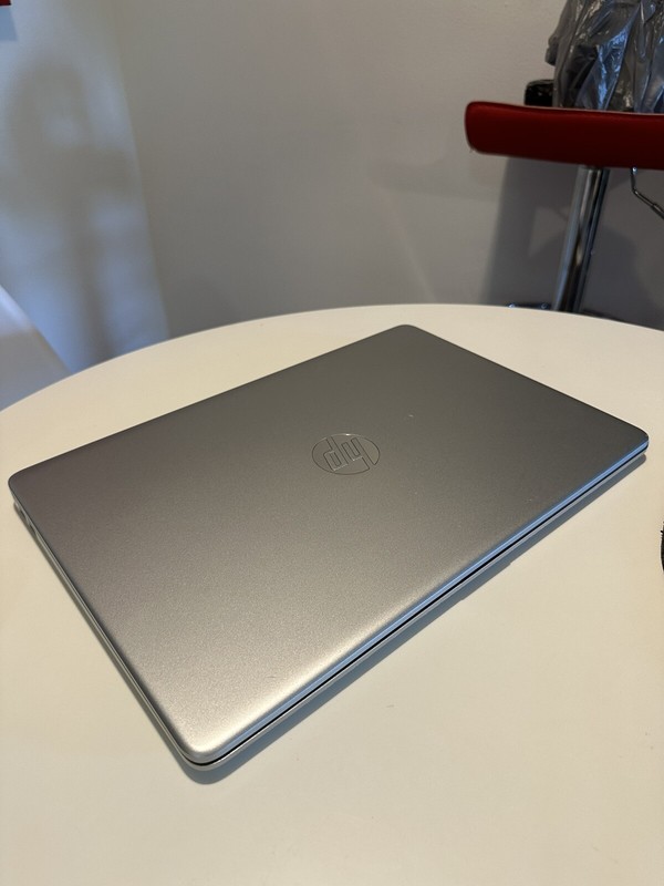 惠普 15-ef2723od 15.6 英寸(256GB 固态硬盘、AMD 锐龙 3 5300U、2.6GHz、8GB RAM)笔记本电脑 -...- gallery