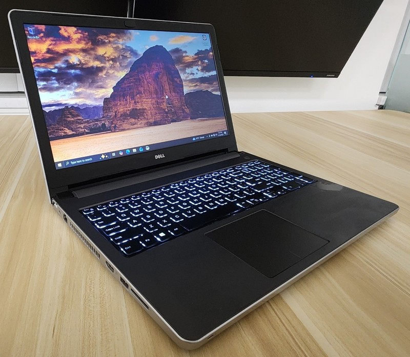 Dell Inspiron 5559 i7 6th Series 3.5GHz 12GB DDR 500GB SSD + 1 TB HDD 15.6" LCD gallery